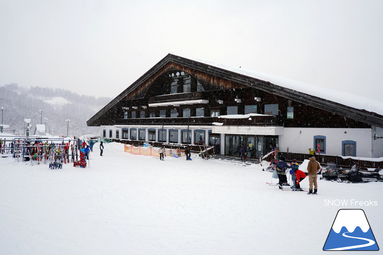 かもい岳スキー場 山頂から東西へ滑り降りる変化に富んだオールラウンドゲレンデ！